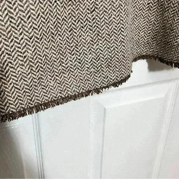 ANN TAYLOR LOFT Petite Herringbone Tweed A-Line Skirt | size 12P - Picture 5 of 6